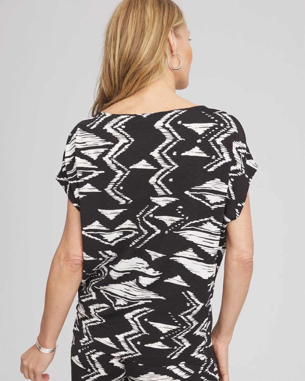 Chico's Travelers™ Crinkled Knit Geo-Print Top BLACK