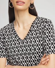 Chico's Graphic Slub V-Neck Tee BLACK