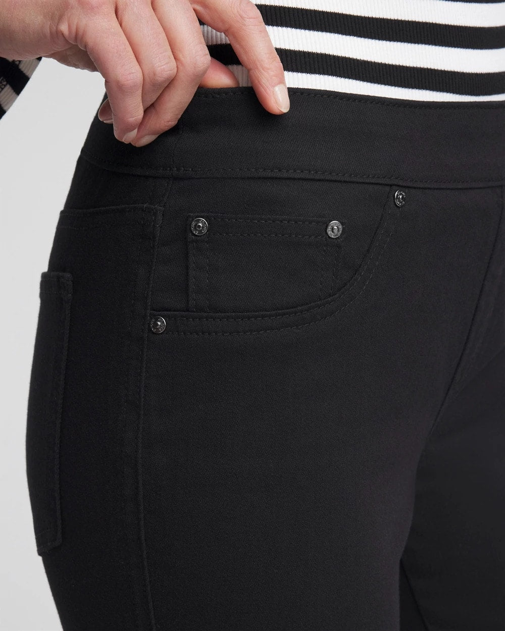 Chico's Modern Pull-On Ankle Jeggings BLACK