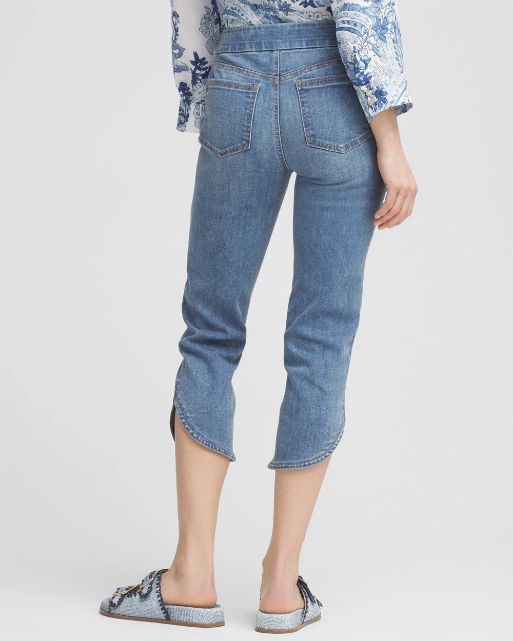 Chico's Pull-On Dolphin-Hemmed Capri Jeans HELENA INDIGO