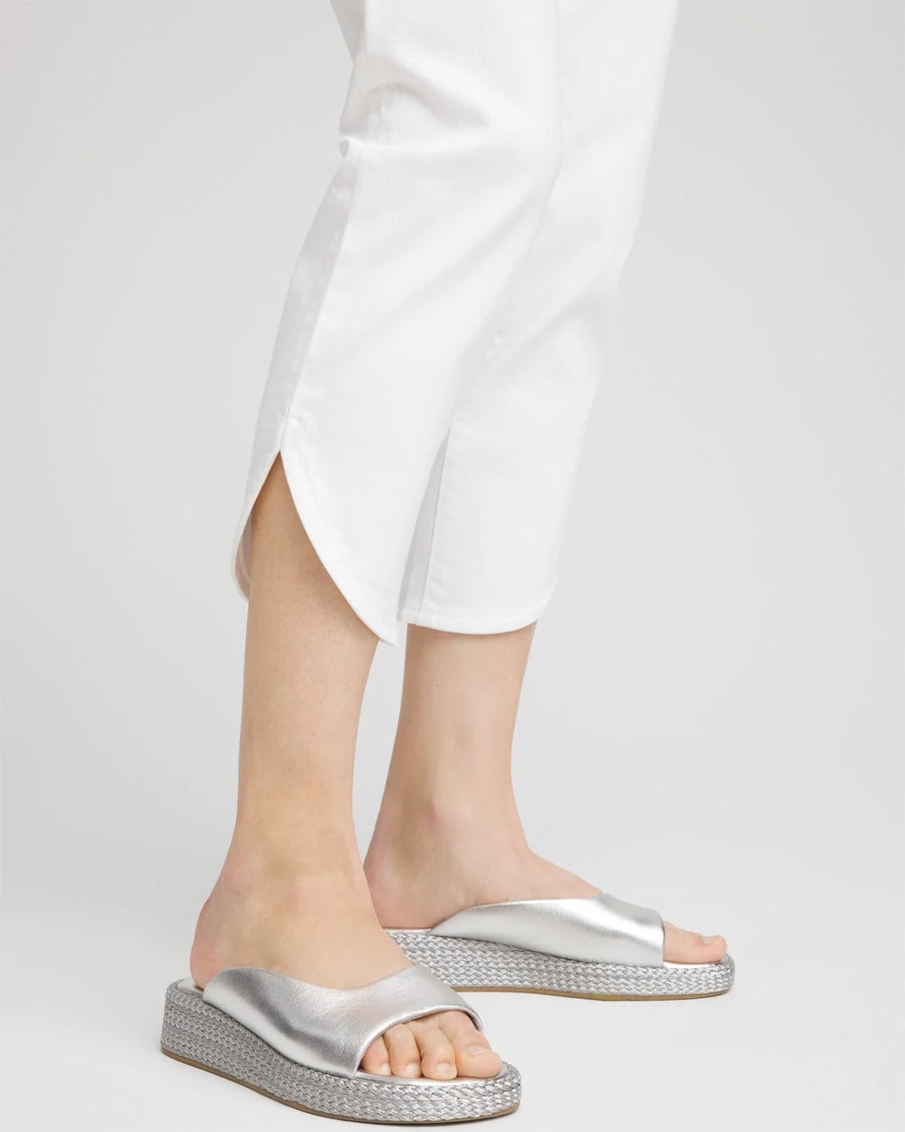 Chico's No Stain Pull-On Dolphin-Hem Capri Jeans ALABASTER